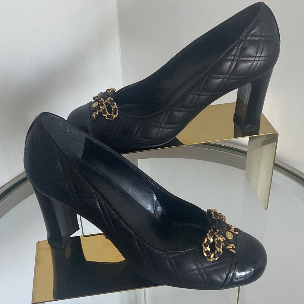 STUART WEITZMAN Black Leather Quilted Heels sz 8 M